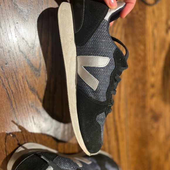 Veja sneakers - Picture 1 of 3